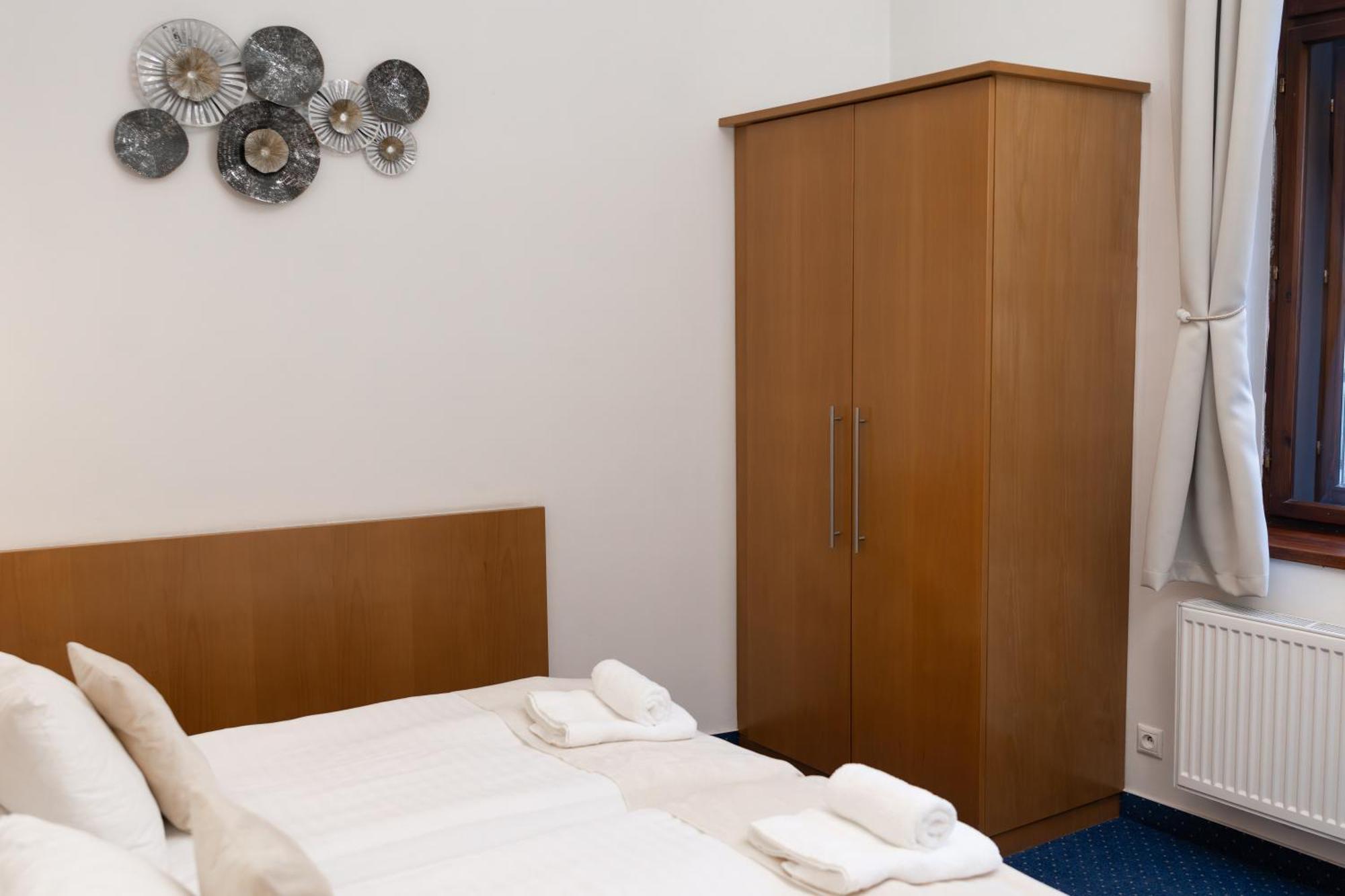 Hotel Apollon Litomerice Exterior photo