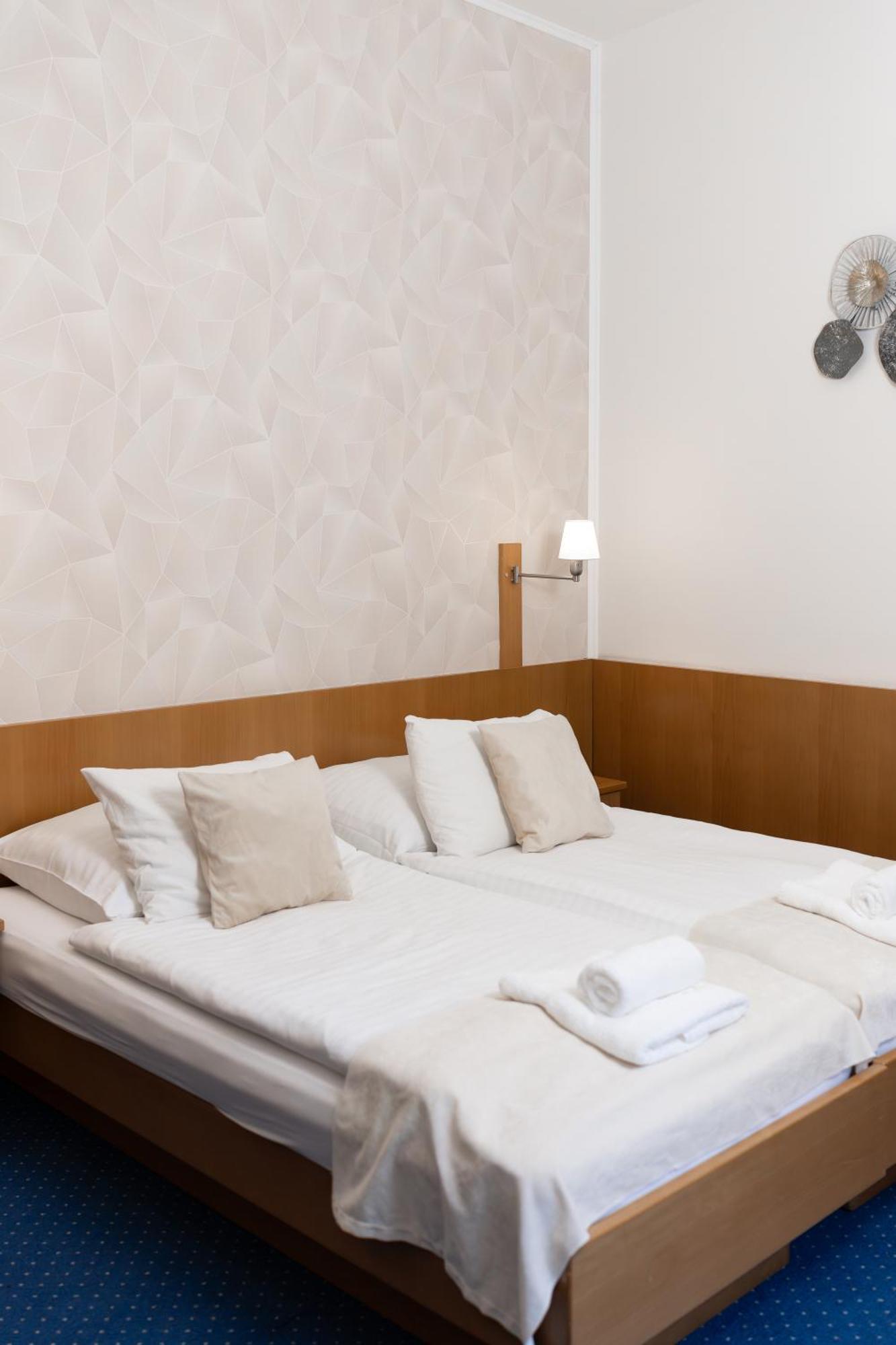 Hotel Apollon Litomerice Exterior photo